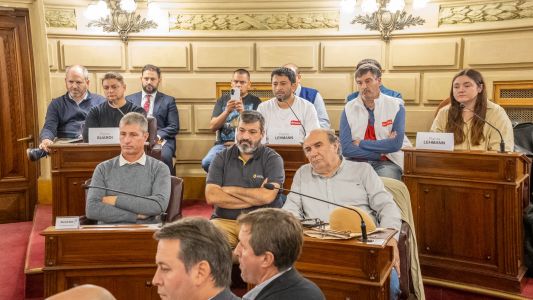 Trabajadores de Lácteos Verónica mantuvieron una reunión con senadores y funcionarios provinciales