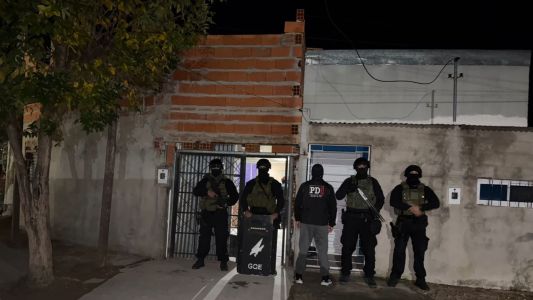 Un detenido por tentativa de homicidio, abuso de armas y privación ilegítima de la libertad.