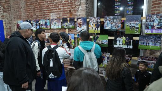 Más de 150 fotos inéditas de Messi se muestran en Santa Fe