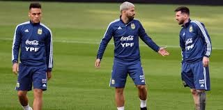 Scaloni no confirmó el equipo, pero aseguró que Agüero será titular