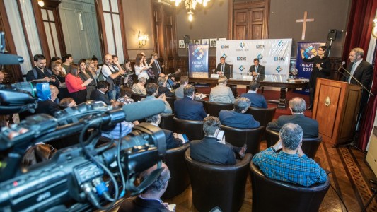 Macri primero, Fernández segundo, en el primer debate presidencial