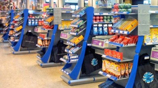 Proponen quitar las golosinas de las cajas de supermercado