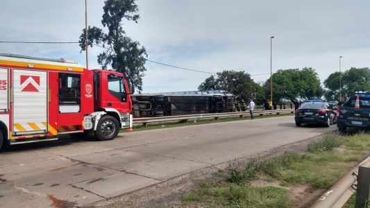 Una joven se encuentra en grave estado tras el accidente del micro de larga distancia