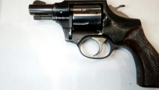 Gravísimo: Un nene de 8 años llevó un arma y disparó en una escuela de Rosario