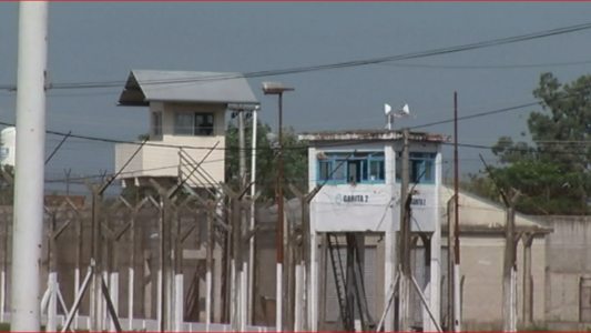 Santa Fe: huelga de hambre de 200 reclusos en la cárcel de Las Flores