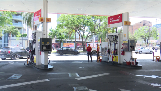Otro golpe al bolsillo: El domingo aumentan los combustibles