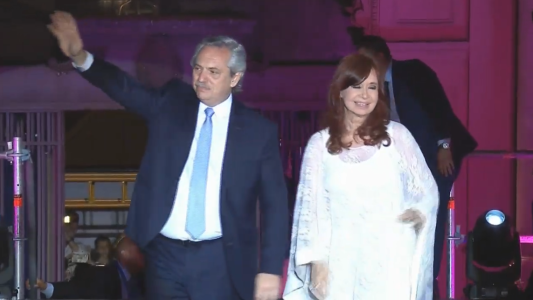 Alberto Fernández en Plaza de Mayo: "Esta noche volvimos y vamos a ser mejores"