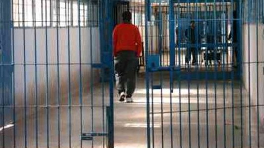 Internaron a un hombre que fue apuñalado en la Cárcel de Las Flores