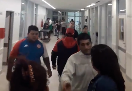 Video: Gritos, tensión y acusaciones en el Iturraspe tras la muerte de una mujer