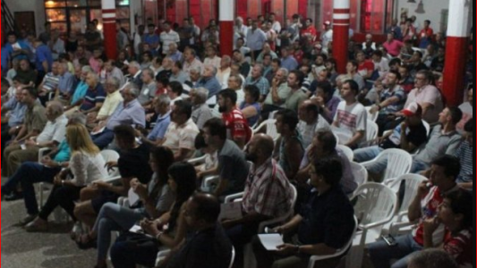 Los socios de Unión aprobaron la memoria y balance luego de una tensa asamblea