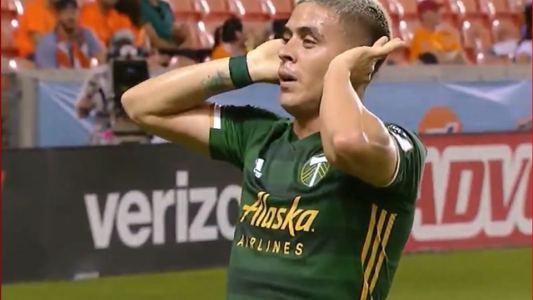 Brian Fernández a un paso de Colón