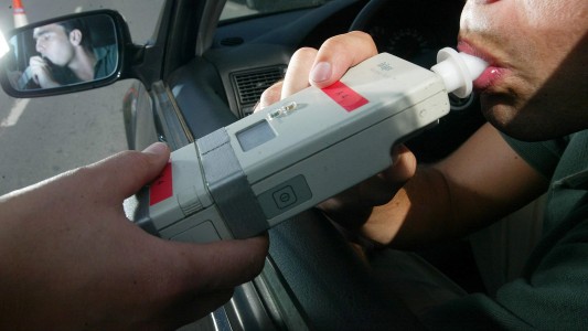 Una decena de vehículos retenidos en el debut de la tolerancia cero de alcohol