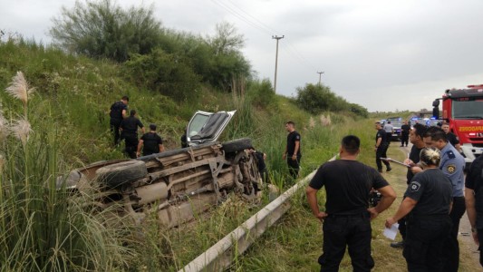 Volcó un patrullero en la Circunvalación Oeste: tres personas heridas