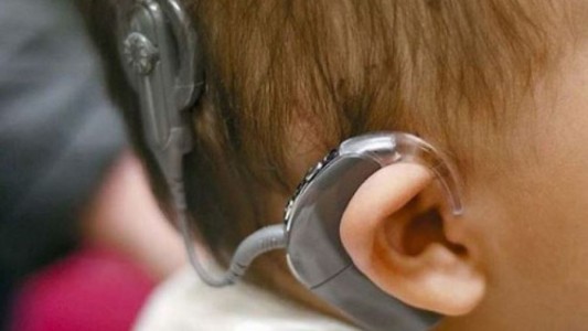Día internacional del implante coclear: la experiencia santafesina