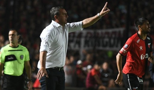 ¿Se va? Osella dirigió la práctica y esta tarde se reunirá con Vignatti