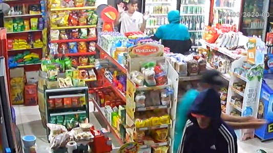 Robaron 30 mil pesos y mercadería de un drugstore de Francia y Obispo