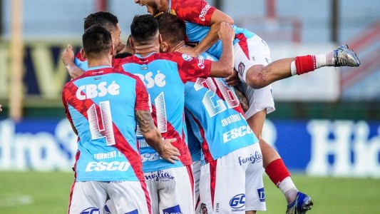 Arsenal le dio una mano a Colón y goleó a Aldosivi