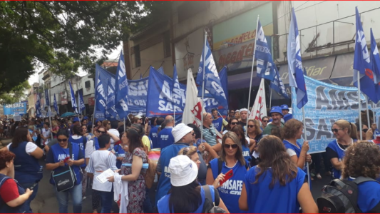 Masiva marcha de los docentes: Fueron convocados a una nueva reunión paritaria