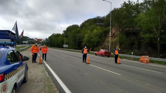 Córdoba: dos turistas alemanes se escaparon de un hotel en medio de la cuarentena y no los encuentran