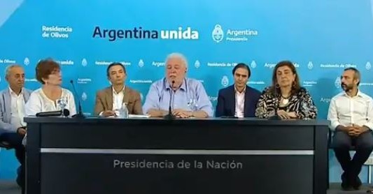 Ginés afirmó que los expertos opinan "unánimemente" que "hay que prorrogar la cuarentena"