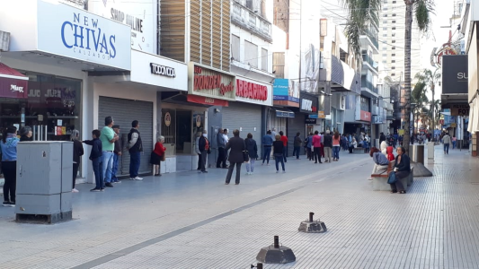 "A los bancos sólo deben concurrir los que no tienen tarjeta de débito"