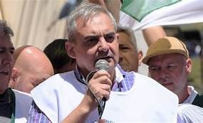 "Si alguien va a venir sin turno a la cola no va a poder ingresar a ninguna entidad bancaria"