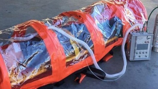 Rosarinos crearon la camilla anti contagio de coronavirus para trasladar pacientes