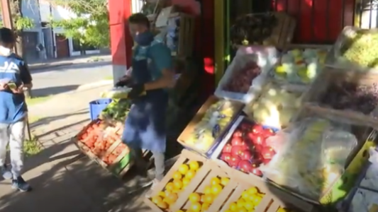 Le robaron la balanza al verdulero y sus vecinos de B° Roma se juntaron para comprarle una