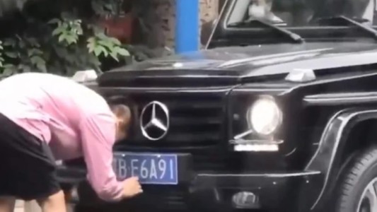 Fubolista chino detenido por falsificar la patente y romper la cuarentena