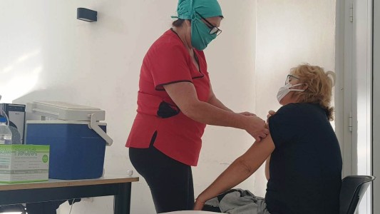 Vacunación antigripal en el edificio de la Vieja Usina de Santo Tomé