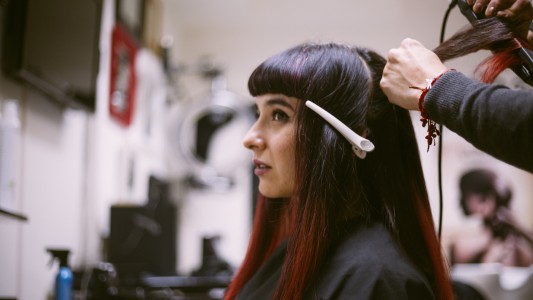 "La situación apremia y necesitamos ya abrir nuestras peluquerías"