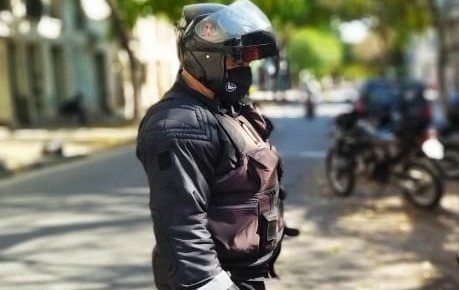 Tres jóvenes detenidos por sendos robos en la vía pública