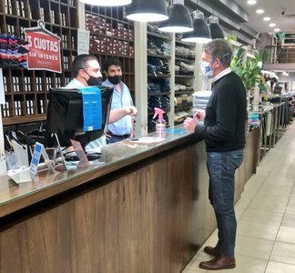 En la regreso, los comerciantes de la peatonal pidieron a Jatón un cambio de horario