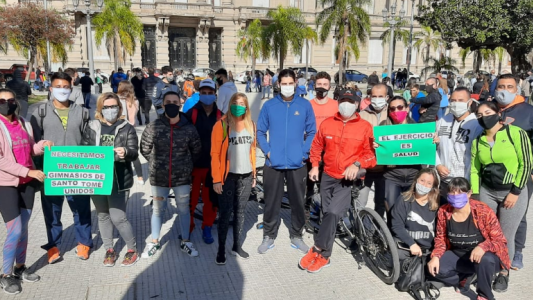 Jardines maternales y propietarios de gimnasios se manifestaron frente a Casa de Gobierno