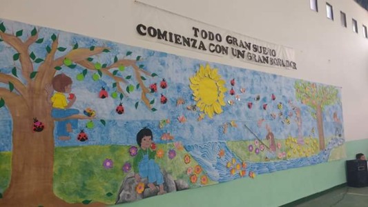 Homenaje a la escarapela de alumnos de segundo grado de Ángel Gallardo