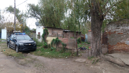 Investigan un presunto femicidio en barrio Pompeya