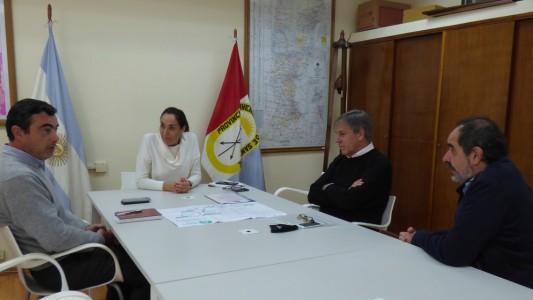 Coordinan acciones para limpiar residuos en las costas de la ciudad de Santa Fe