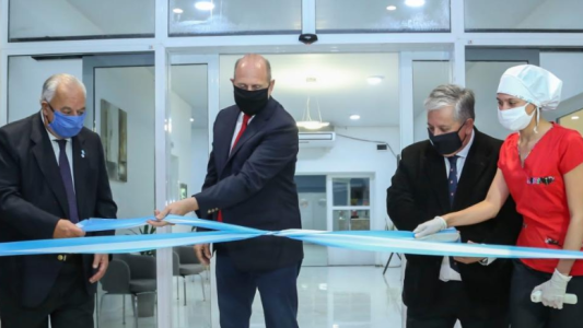 Perotti participó de la inauguración del nuevo hospital modular de Timbúes