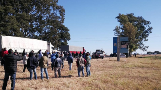 Productores y comerciantes resolvieron realizar una caravana hasta el límite con Santiago
