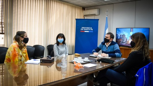 Santa Fe trabaja con jardines, transportes escolares y salones de eventos para evitar cierres