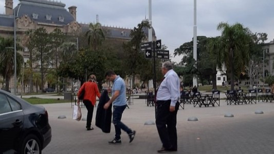 Susto para el Presidente de Corte: se le rompió la caja de cambio y chocó una cabina de gas