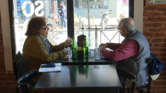 Santa Fe: Bares y restoranes podrán abrir hasta las 24 y los súper hasta las 20