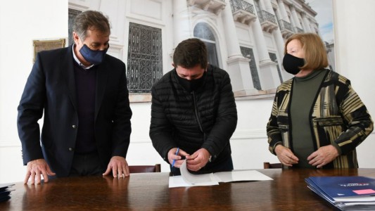 La provincia firmó convenios en favor de la niñez en el departamento Las Colonias
