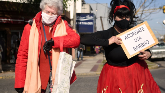 Artistas salen a la calle a promover prácticas saludables para prevenir el contagio del Covid-19