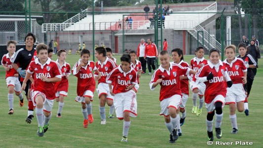 River continúa captando jugadores de la región a través de WhatsApp