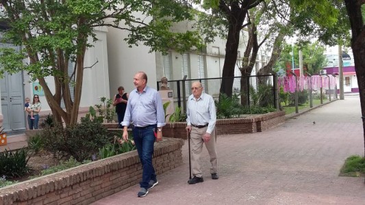 Inhumaron los restos del padre de Omar Perotti, quien recibió múltiples mensajes de apoyo