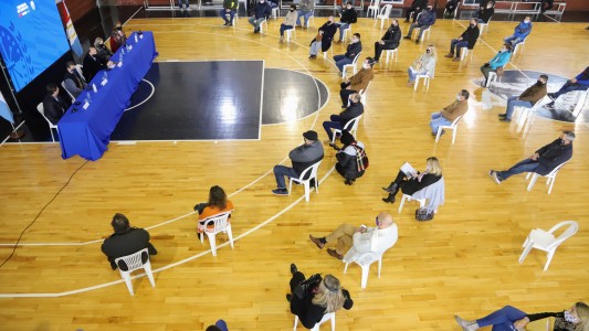 El gobernador Perotti firmó convenios con 32 clubes del departamento Las Colonias