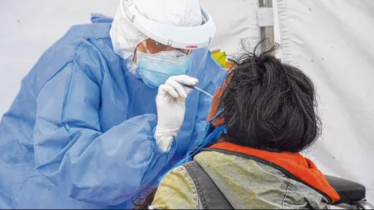 Rosario triplicó los focos de contagio y duplica los casos cada doce días