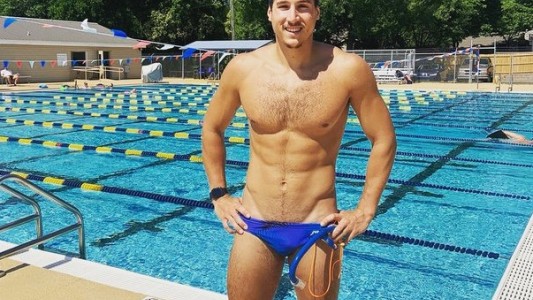 Santiago Grassi, recuperado de coronavirus, volvió a la pileta