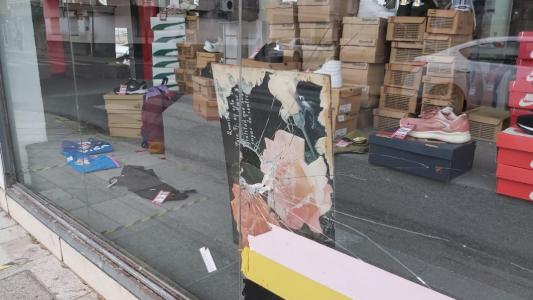 Otra vez robaron en la casa de ropa deportiva de 4 de enero y Salta